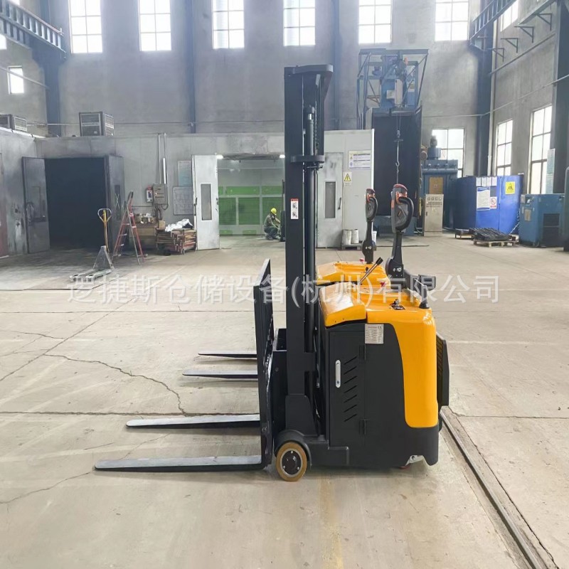 全电动短轴距配重堆高车站驾式托盘车液压升降电瓶铲车电动堆高车