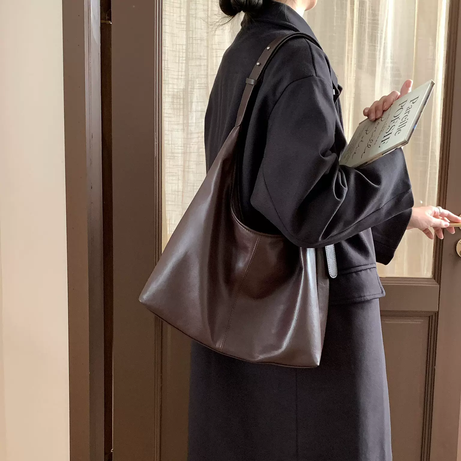 软羊皮托特包女2025新款复古高级感hobo包真皮单肩包大容量腋下包