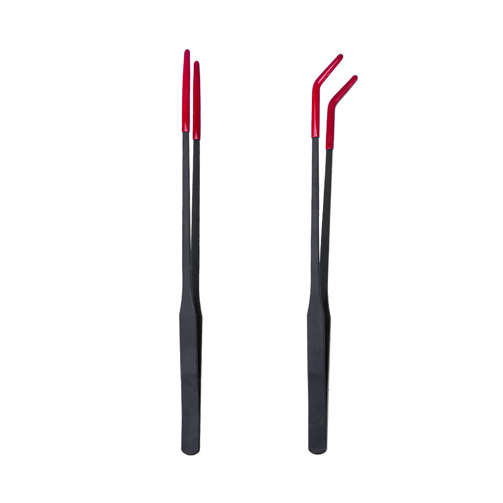 포장된 먹이 핀셋 2개(검은색 및 빨간색)