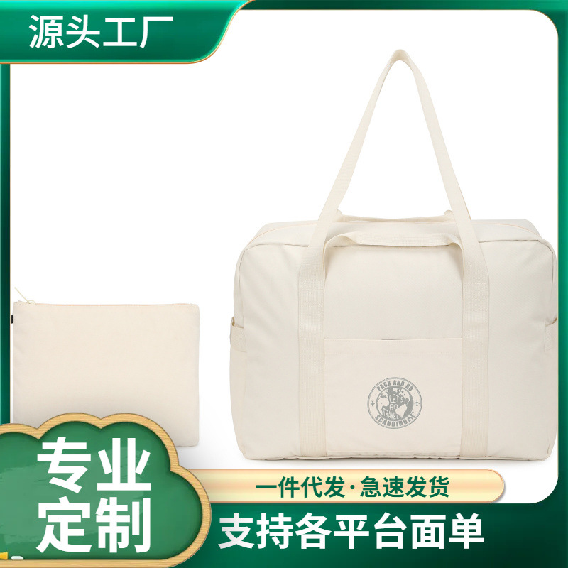 Capacious travel bag