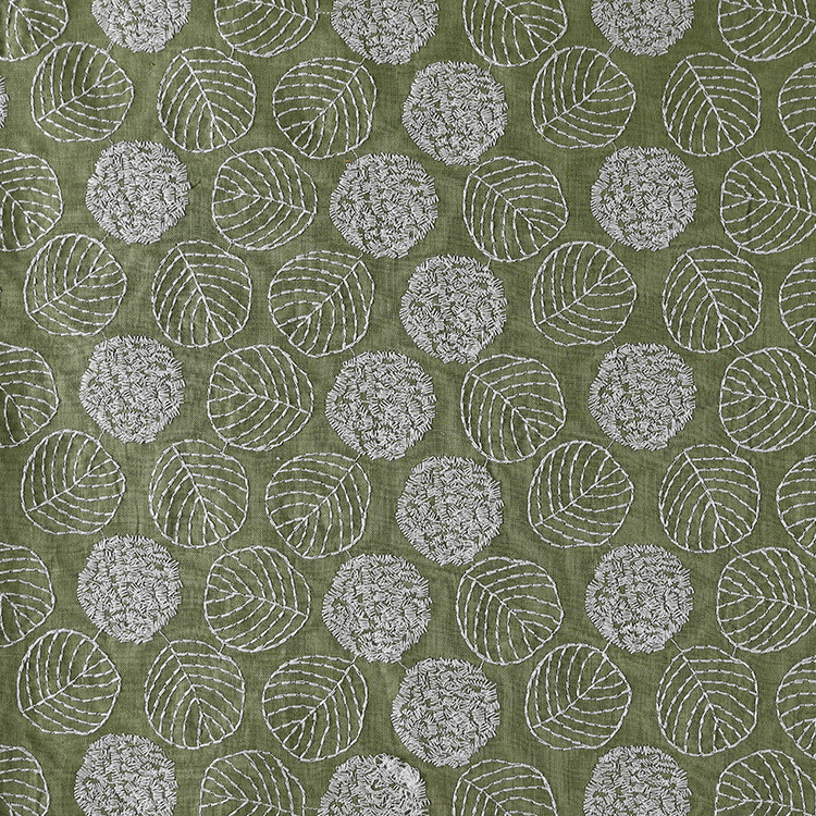 メーカーはラミー麻綿の刺繍布を供給しています。