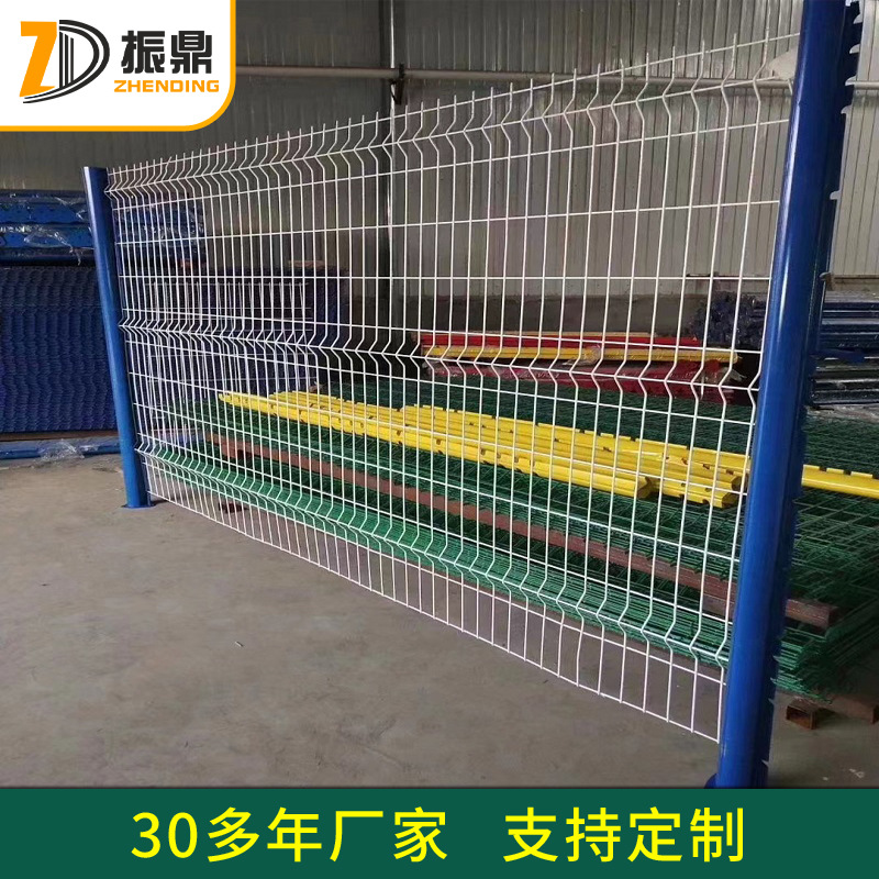 桃型柱折弯护栏网隔离网浸塑双边丝护栏网公路景区圈地铁丝网围栏