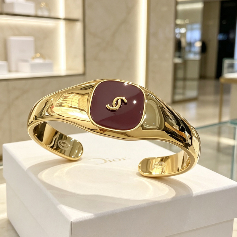 26 New oval-shaped enamel open bracelet, a luxurious and classic design, fashionable and elegant, suitable for everyday wear, and a versatile piece – direct from the manufacturer 26 New oval-shaped enamel open bracelet, a luxurious and classic design, fashionable and elegant, suitable for everyday wear, and a versatile piece – direct from the manufacturer