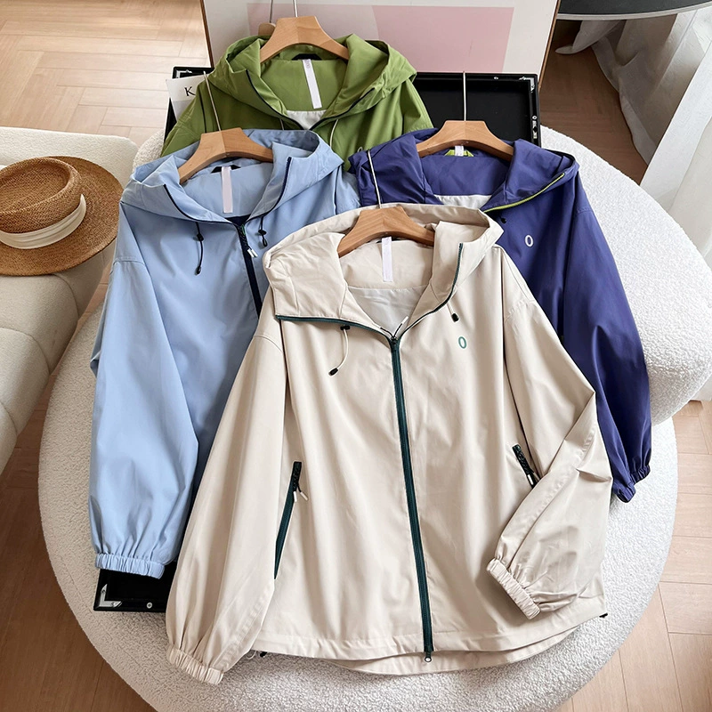 Демисезонная путешественна� waterproof jacket with hood for leisure, for beloved