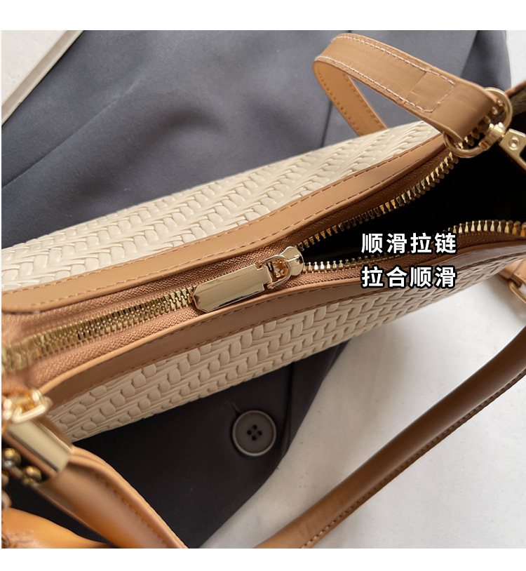 This is a new, trendy and fashionable, simple and retro commuting bag for women in 2025, featuring a soft leather bag with a high-quality texture Item Picture