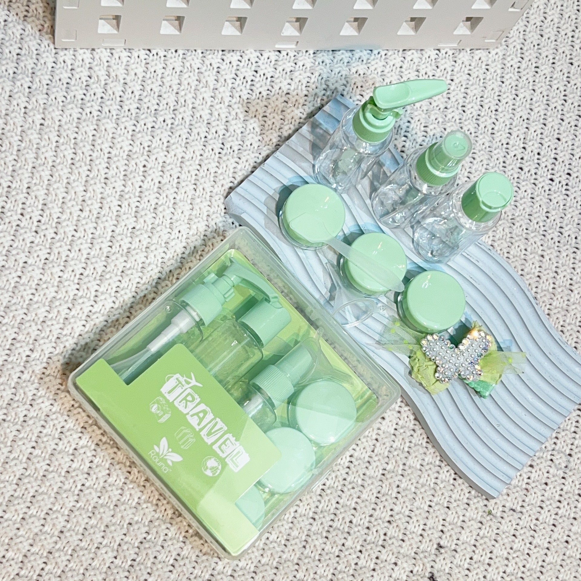 50ml (este producto tiene 12 docenas, el pedido es 12 múltiplos); verde manzana; PVC PET