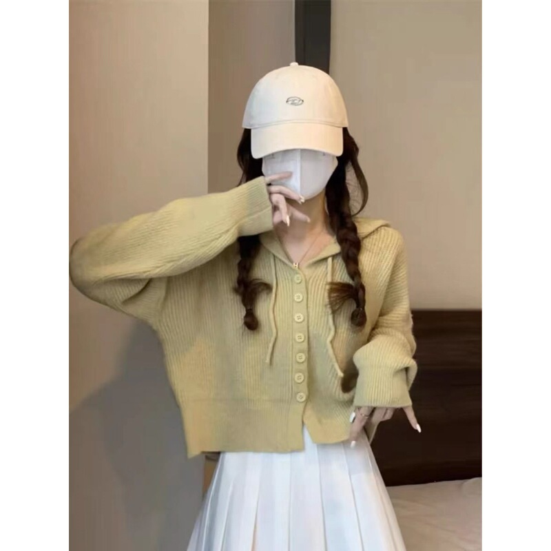 Thick and short knitted sweater, high-waisted, slimming, autumn and winter hooded cardigan, knitted jacket, 2026 new style, pure and alluring inner layer