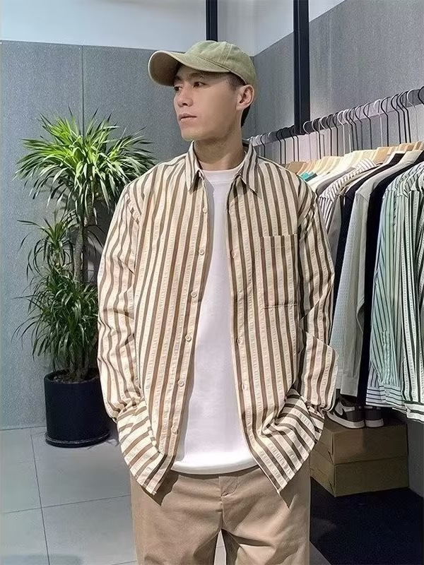 Camisa de alta gama a rayas de manga larga para hombre suelta casual versión coreana de primavera y otoño nueva camisa drapeada de moda top de todo fósforo