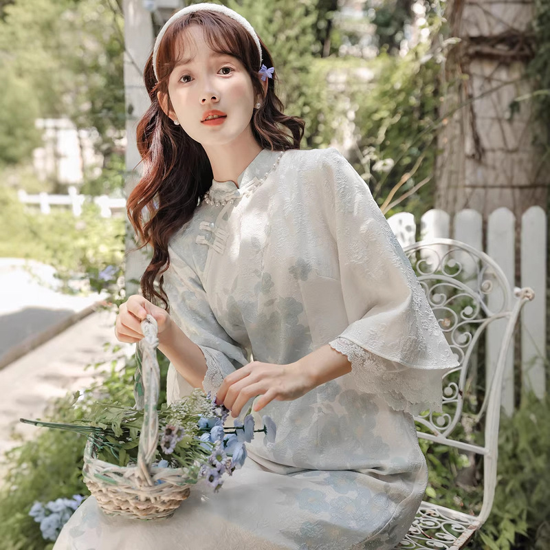 New Chinese-Style Young Women's Qipao Dress 2026 Early Spring New Lace Patchwork Inverted Large Sleeves Waist-Cinching Printed Long Dress New Chinese-Style Young Women's Qipao Dress 2026 Early Spring New Lace Patchwork Inverted Large Sleeves Waist-Cinching Printed Long Dress
