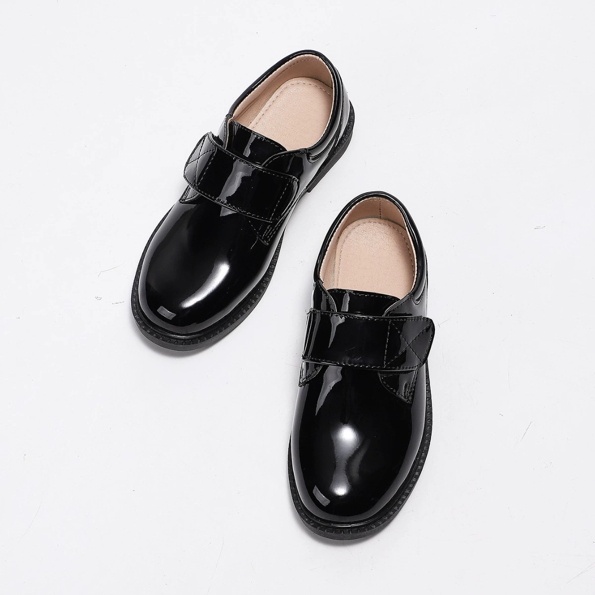 Трансграничные кожаные туфли для мальчиков Весна и Осень Черные студенты Мальчики Черные средние и средние дети выступают на мягкой подошве Детская обувь для детей