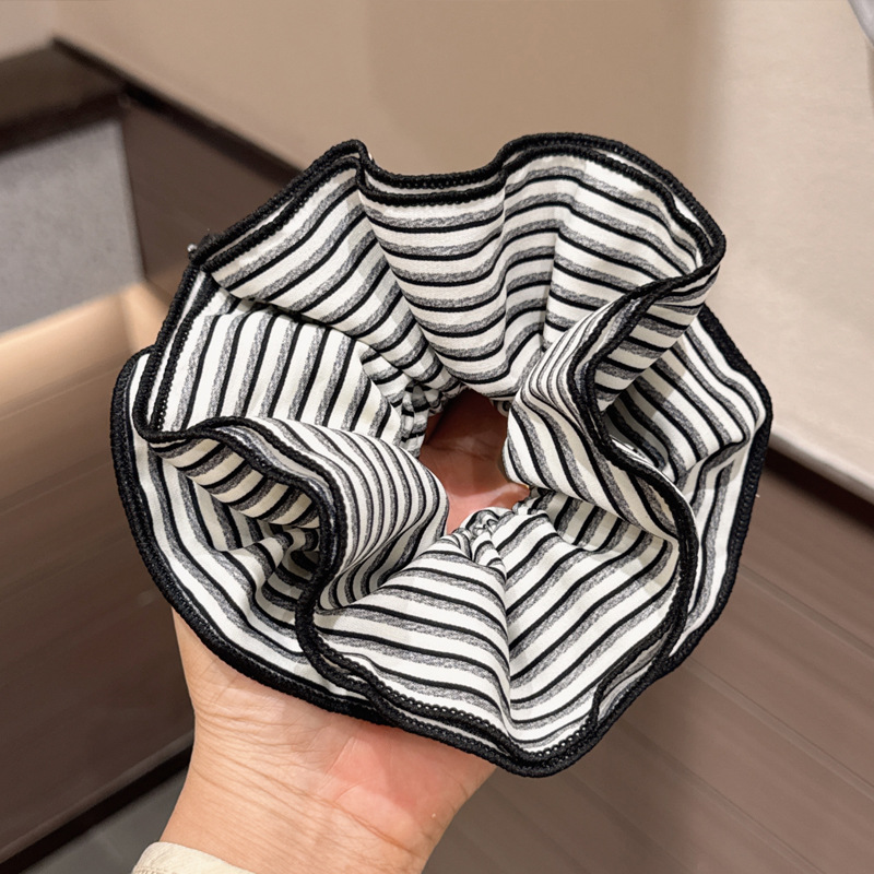 364 черная полосатая резинка для волос