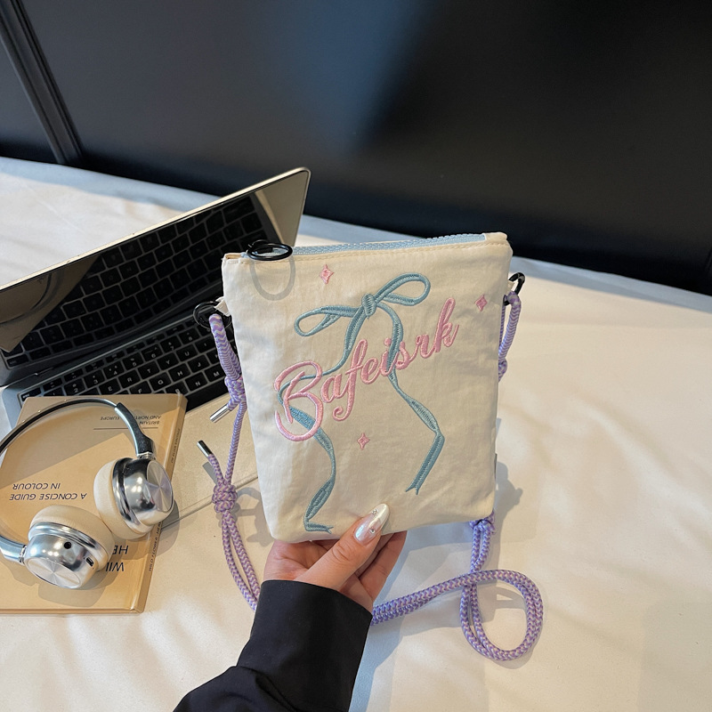 여성을위한 발레 스타일 활 자수 편지 크로스 바디 백 2025 새로운 여름 틈새 휴대 전화 동전 지갑 통근