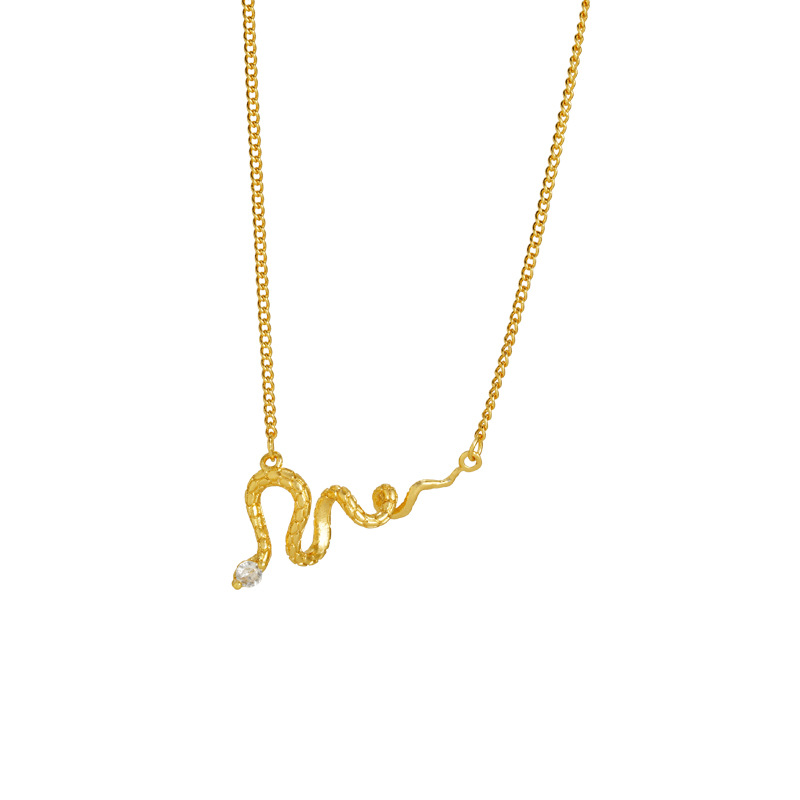 Guochao antiguo diseño de collar de oro Fasha sensación de serpiente espiral enredada cadena de clavícula para mujeres lujosas joyas no se desvanecen