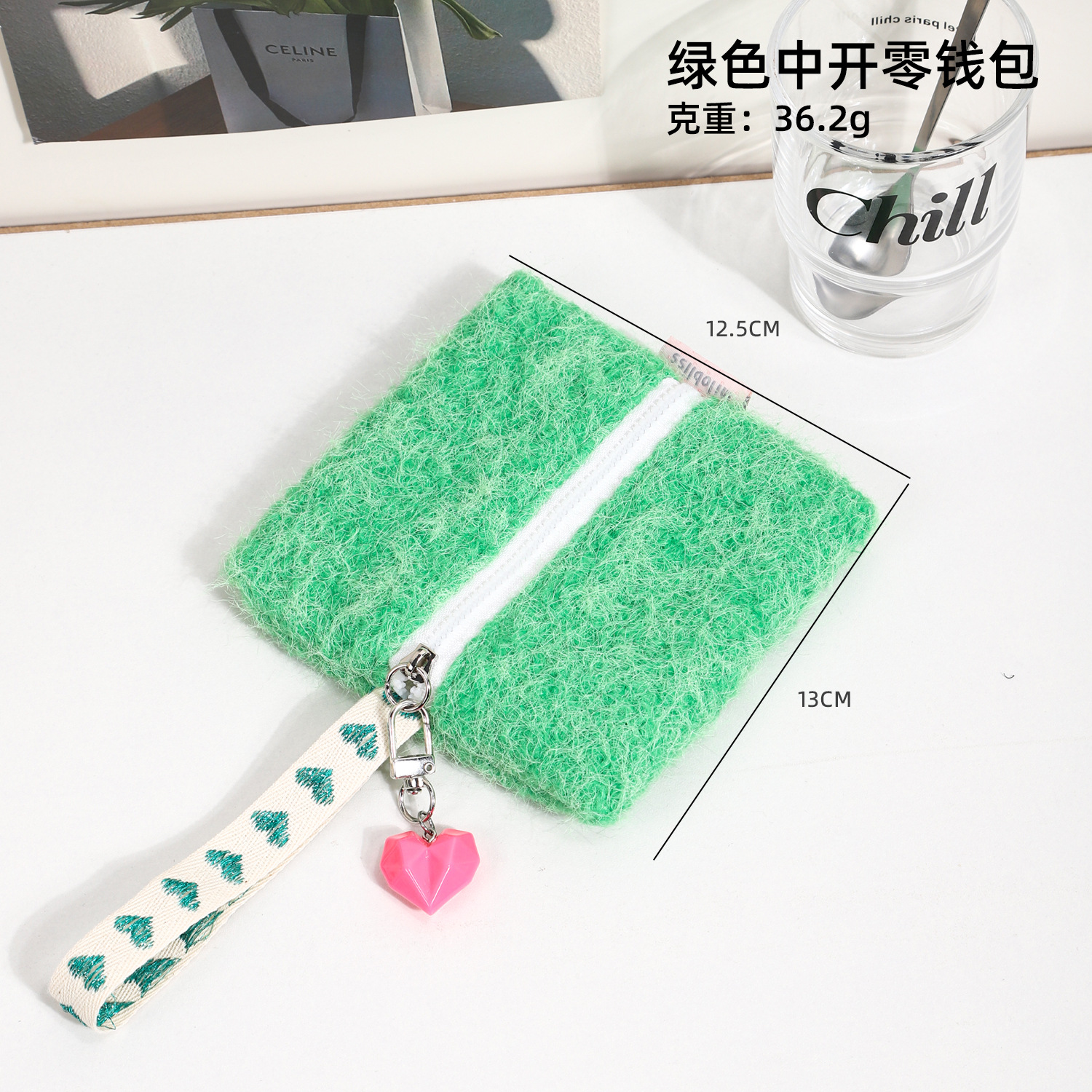 La nueva bolsa de cosméticos de felpa simple y de moda, bolsa de almacenamiento linda de color sólido, bolsa de cosméticos portátil de mano para salir todos los días