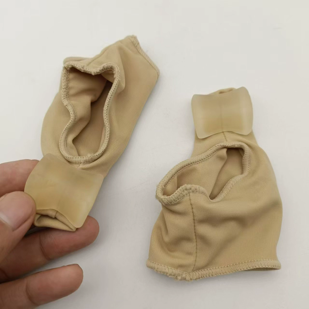 Elastic orthotics for toes, gaiters, socks