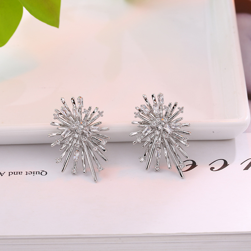 1 Pair Elegant Exaggerated Fireworks Inlay Copper Zircon Ear Studs display picture 2