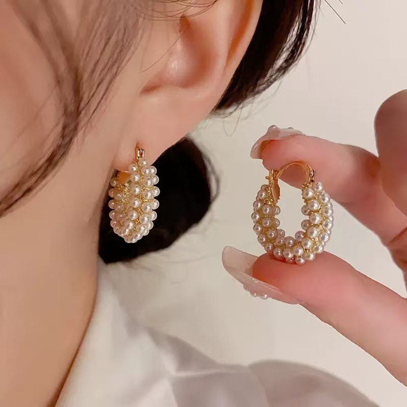 Sophisticated Korean small design earrings pearl