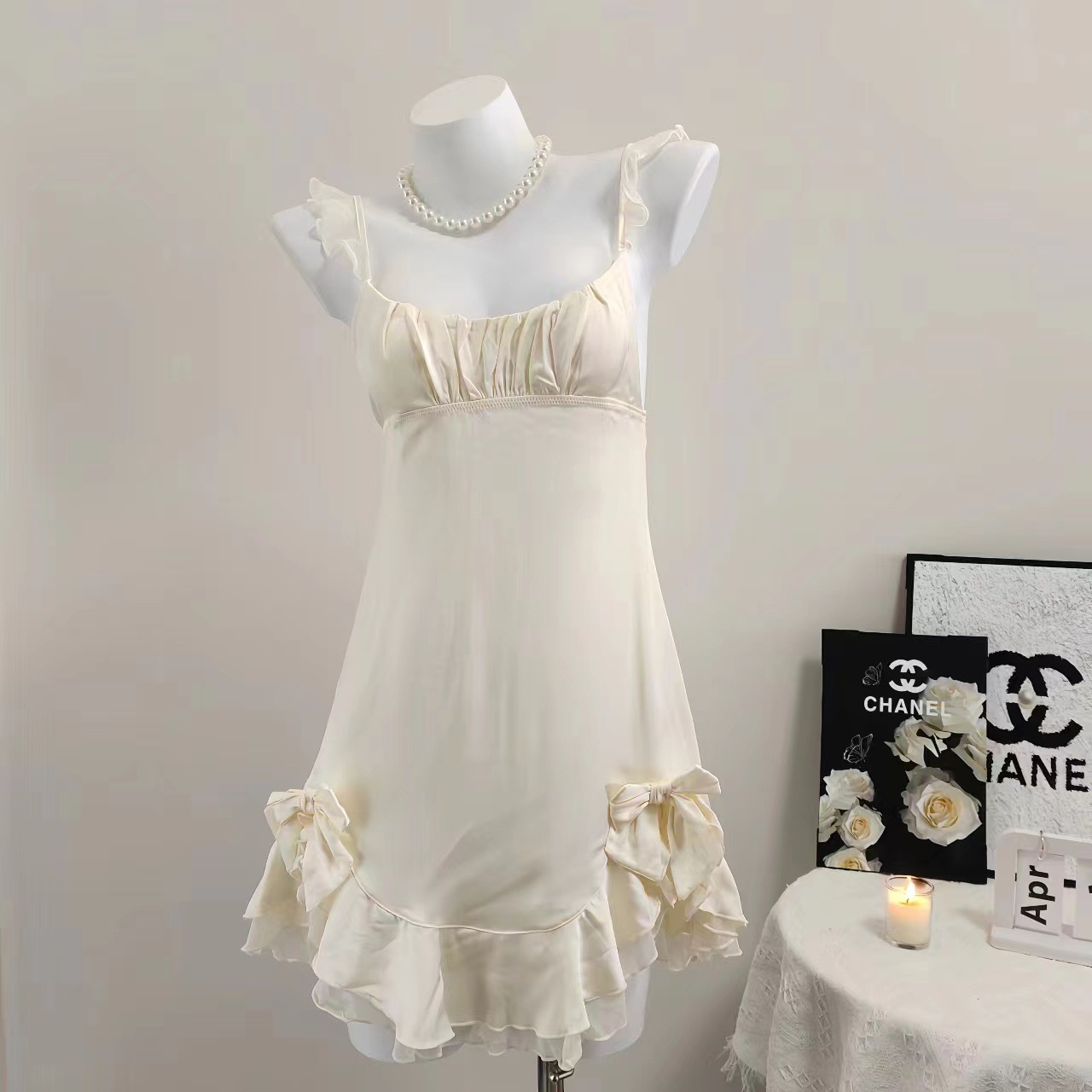 Women's Sexy and Sweet Spaghetti Strap Ruffle Hem Nightgown, High-End Satin Waist-Cinching Slimming Backless Sleepwear Loungewear