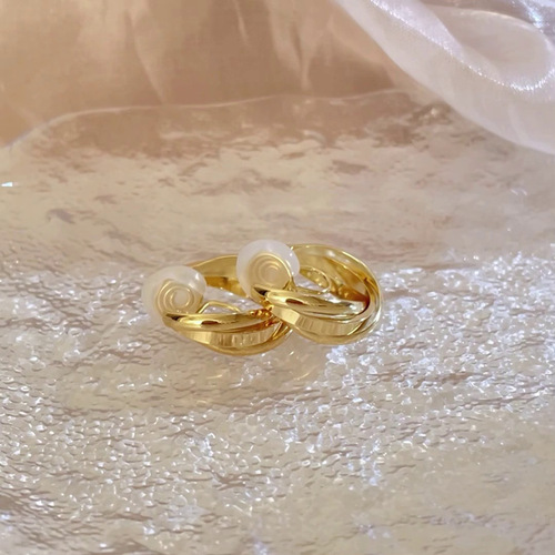 Cross-hair curved earrings for women, featuring Western and European design with a high-end, unique temperament. These are hypoallergenic stud earrings without piercing holes.