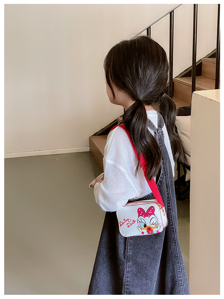 The 2025 new children's mobile phone bag is a trendy, fashionable, fresh, sweet, cartoonish, creative and simple single-shoulder crossbody bag for women undefined
