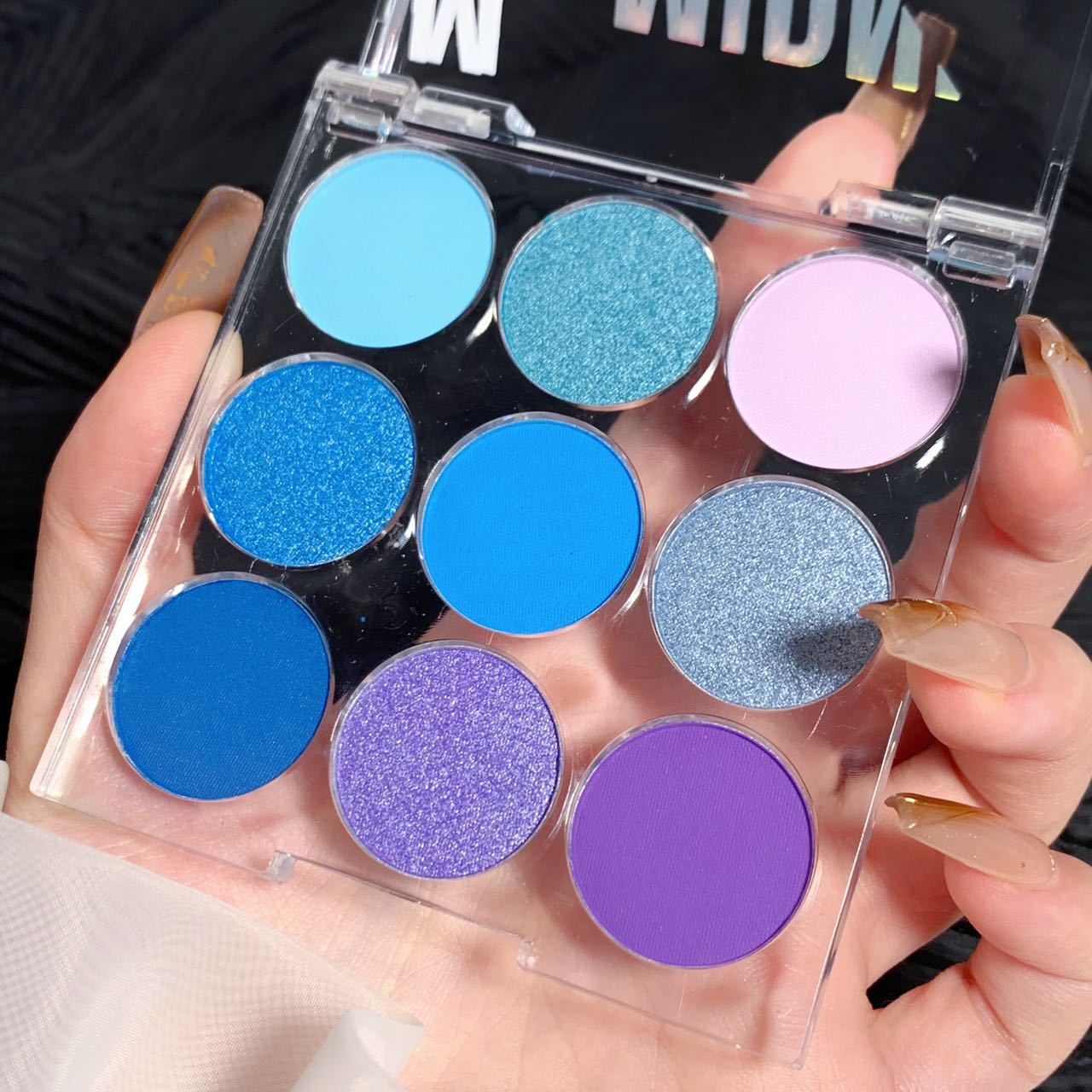 Miss lara's nine-color eyeshadow is naturally not prone to pearlescent smudging, with a matte macaron transparent box eyeshadow palette undefined