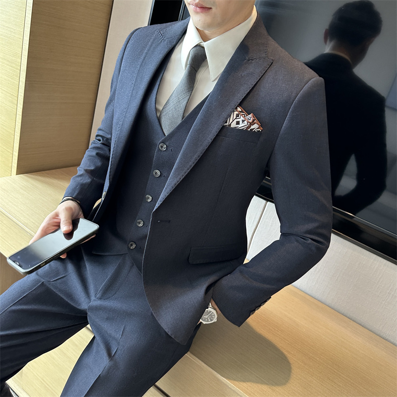 Modern geschnittener Herrenanzug | 3-teiliger Business-Anzug (Blazer, Weste & Hose) | Für Hochzeiten, Bräutigame und festliche Anlässe | Knitterarmer Stoff_voghion.com