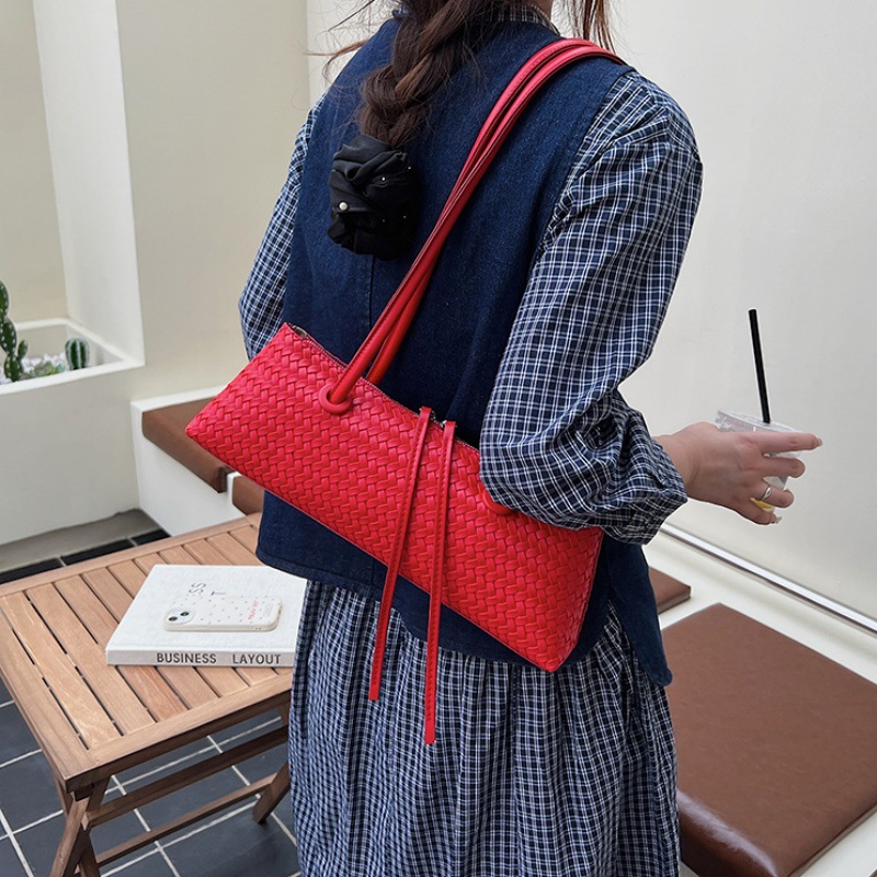 Bolso de axila de textura transfronteriza 2025 verano nuevo bolso femenino bolso tejido de moda bolso de hombro retro de gran capacidad