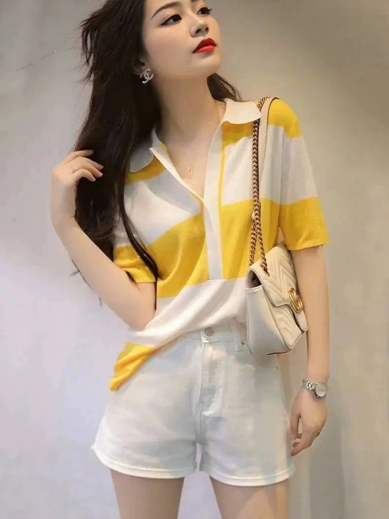 Áo thun nữ tay ngắn cổ ve dệt kim sọc ngang chất liệu băng lụa mát lạnh — đen