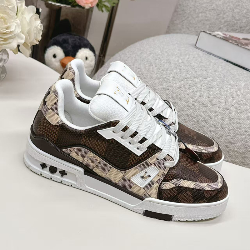Zapatos de moda europeos Guangzhou de alta versión驴 entrenador zapatos deportivos ociosos de cuero universal para hombres y mujeres
