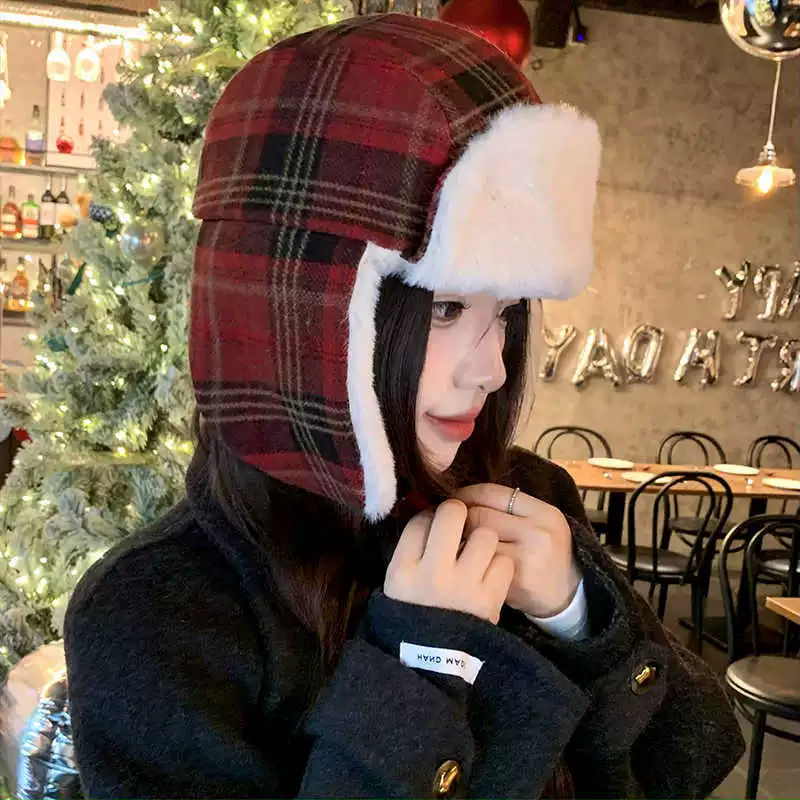 Retro red colored fleece travel keep warm hat