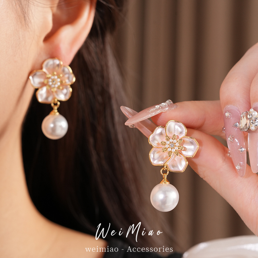 Agujas de plata de piedra de perla goteando aceite flor perla temperamento delicado pendientes de nicho ligero lujo alta sensación de auriculares al por mayor