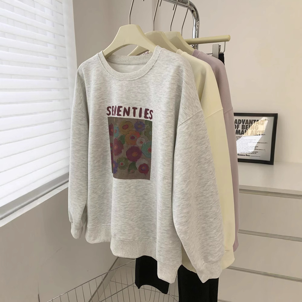 Demi-season retro sweatshirt with a round collar