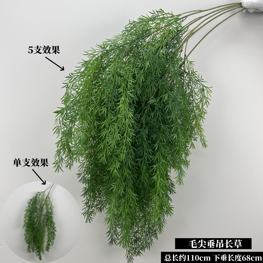 녹색 팁 매달려 풀