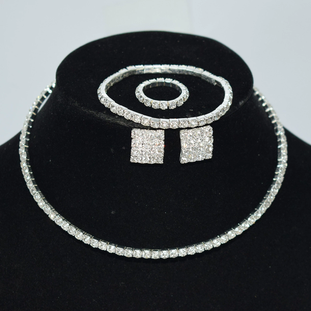 Accessory for bride, choker, bracelet, earrings, set, necklace, chain, gold and silver