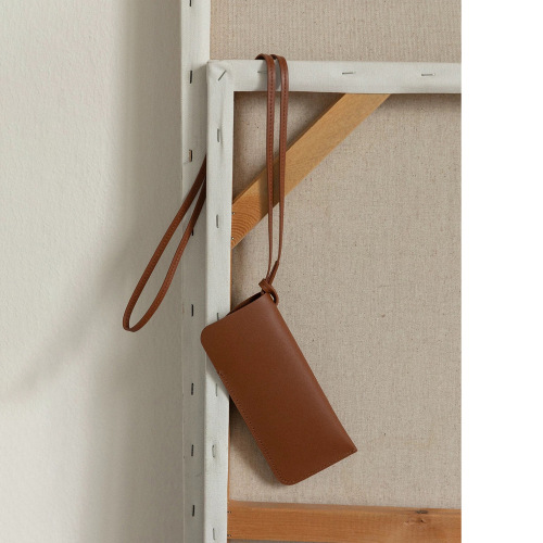 Spot Korean moondal genuine leather lanyard glasses bag, relaxed feeling glasses bag, travel portable sunglasses storage box