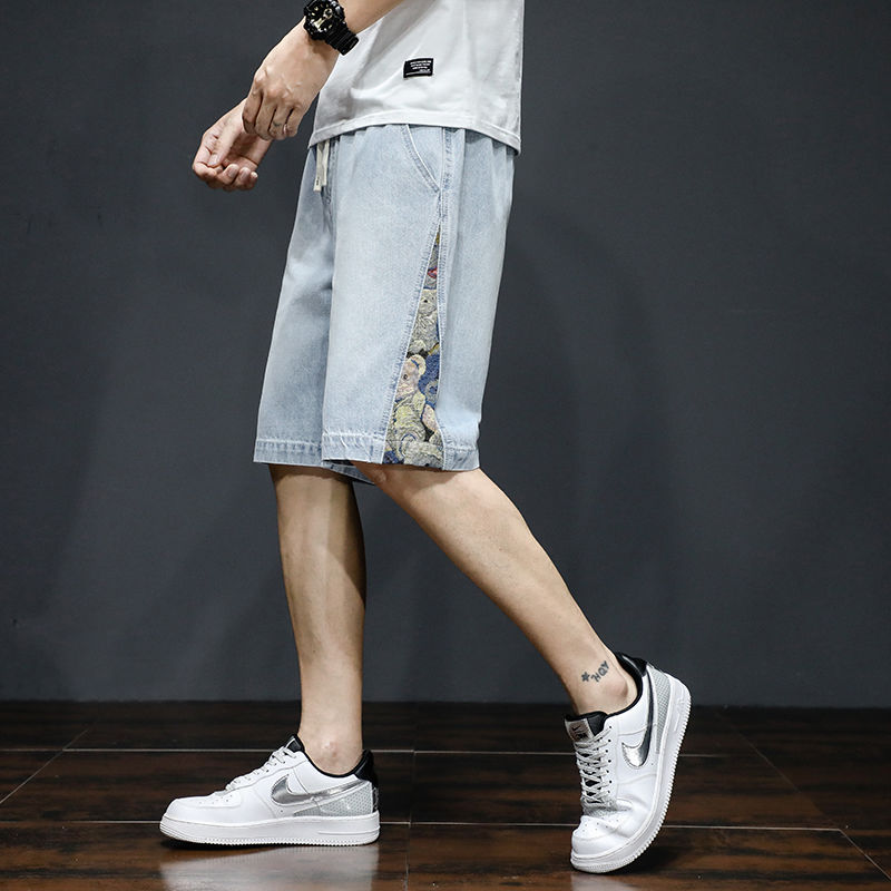 Pantalones cortos de vaqueros para hombres de verano delgados bordados pantalones de cinco puntos de moda herramientas de moda pantalones casuales de cinco puntos