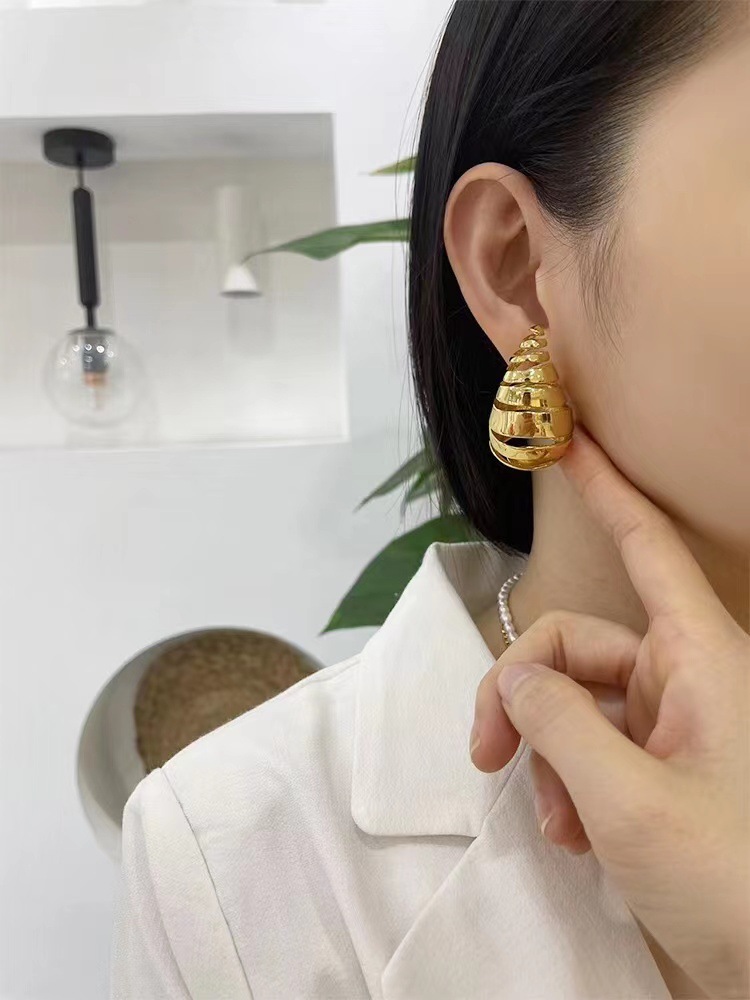 1 Pair Modern Style Geometric Plating Copper 18k Gold Plated Ear Studs display picture 3