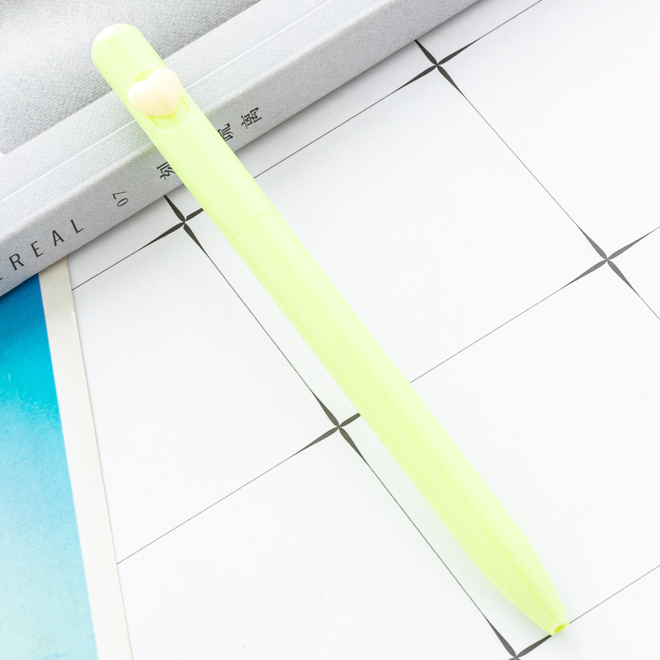 Bolígrafo de plástico Love, logotipo imprimible, regalo promocional, bolígrafo publicitario, color macarons, bolígrafo giratorio Love