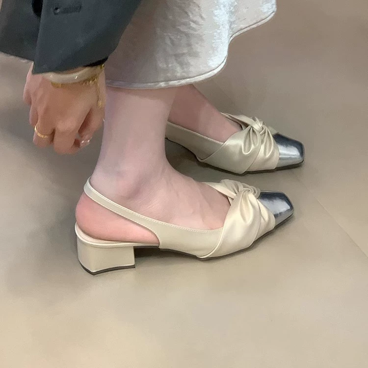 Летние сандалии 2025 года нового стиля с толстым каблуком и закрытым носком, французский модный повседневный стиль, нежный темперамент, женские туфли на толстом каблуке