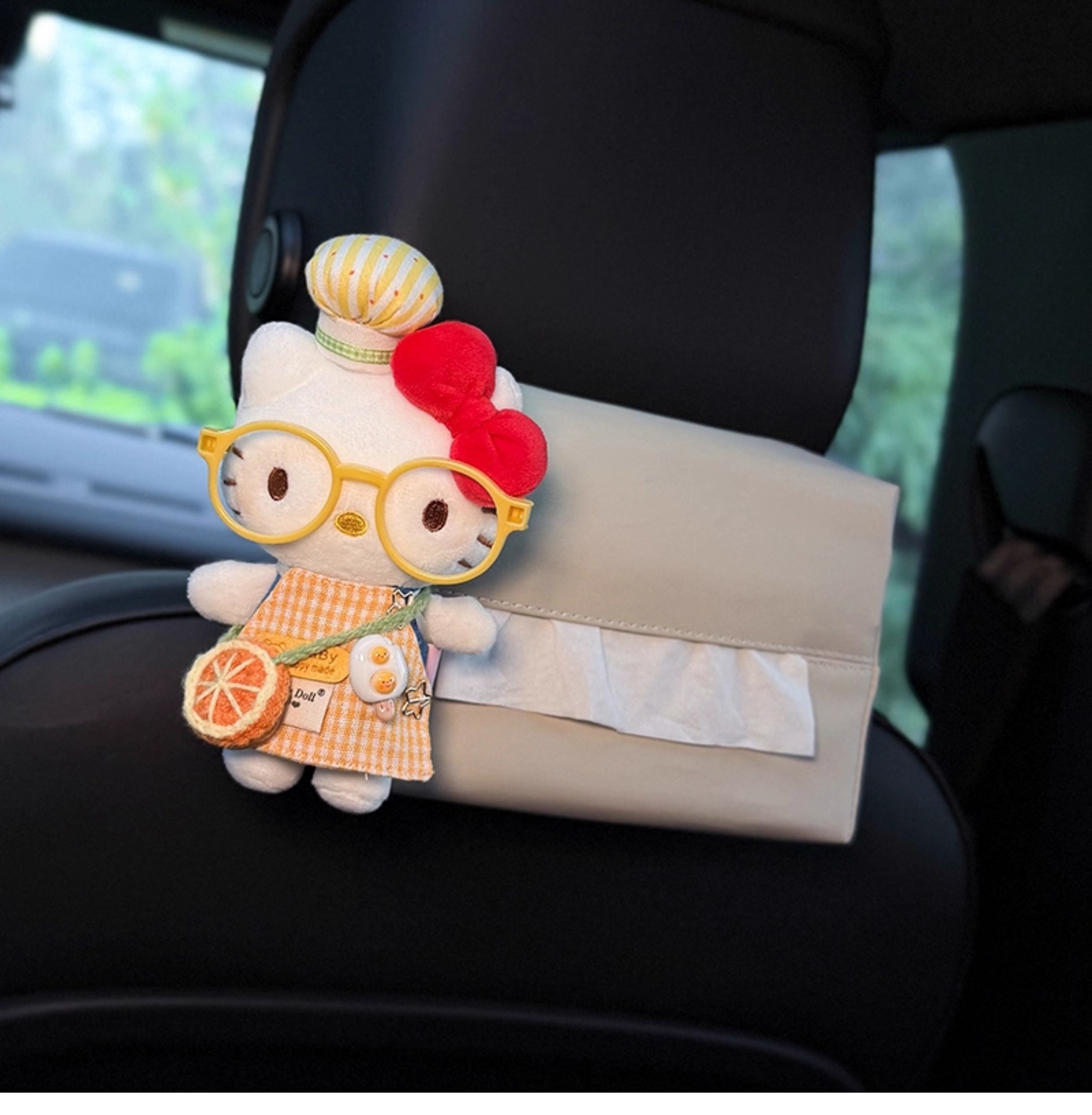 2026 New Model Car Tissue Box, Hanging Type for Car Rear Seat Headrest, High-End and Stylish Design for Women