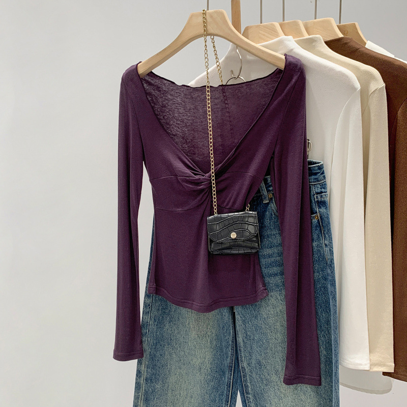 Korean-Style Women's Clothing, European Goods, Lyocell Tencel Wool, High-End Twist V-Neck Base Layer, Autumn and Winter 2026 New Model 3