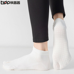 [Cross-border hot sale] Japanese wooden clogs flip-flops 2-toe all-inclusive finger point glue yoga socks bathhouse club non-slip