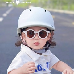日本の子供の夏の自転車に乗るヘルメットの滑車のバランスのとれた車のヘルメットの子供の四季のヘルメット