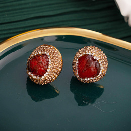 Retro earrings women's medieval light luxury temperament jelly glass strawberry earrings French style versatile high-end fashion earrings