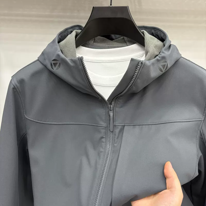 秋冬户外防风保暖透气加绒夹克连帽软壳衣男时尚高端运动休闲外套