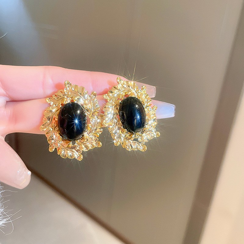 銀の針の黒色の水晶の項の幾何学のピアスの小さい大衆の百合のイヤリングのファッションの気質の軽くて豪華な高級感の耳飾りの卸売り