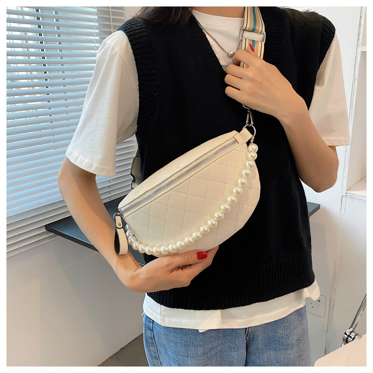 trendy pearl chain shoulder messenger chest bagpicture17