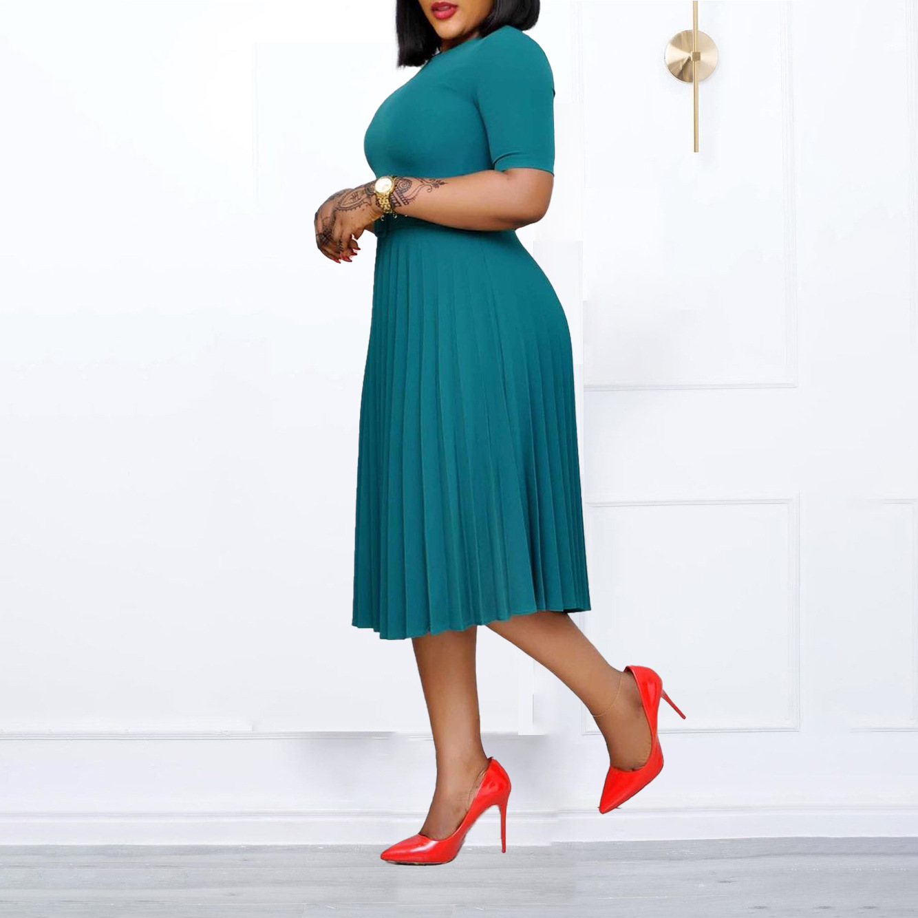 D049 Independent Station European and American New Round Neck Large Size Mother's Wear Women's Pleated Dress with Belt Ready for Sale