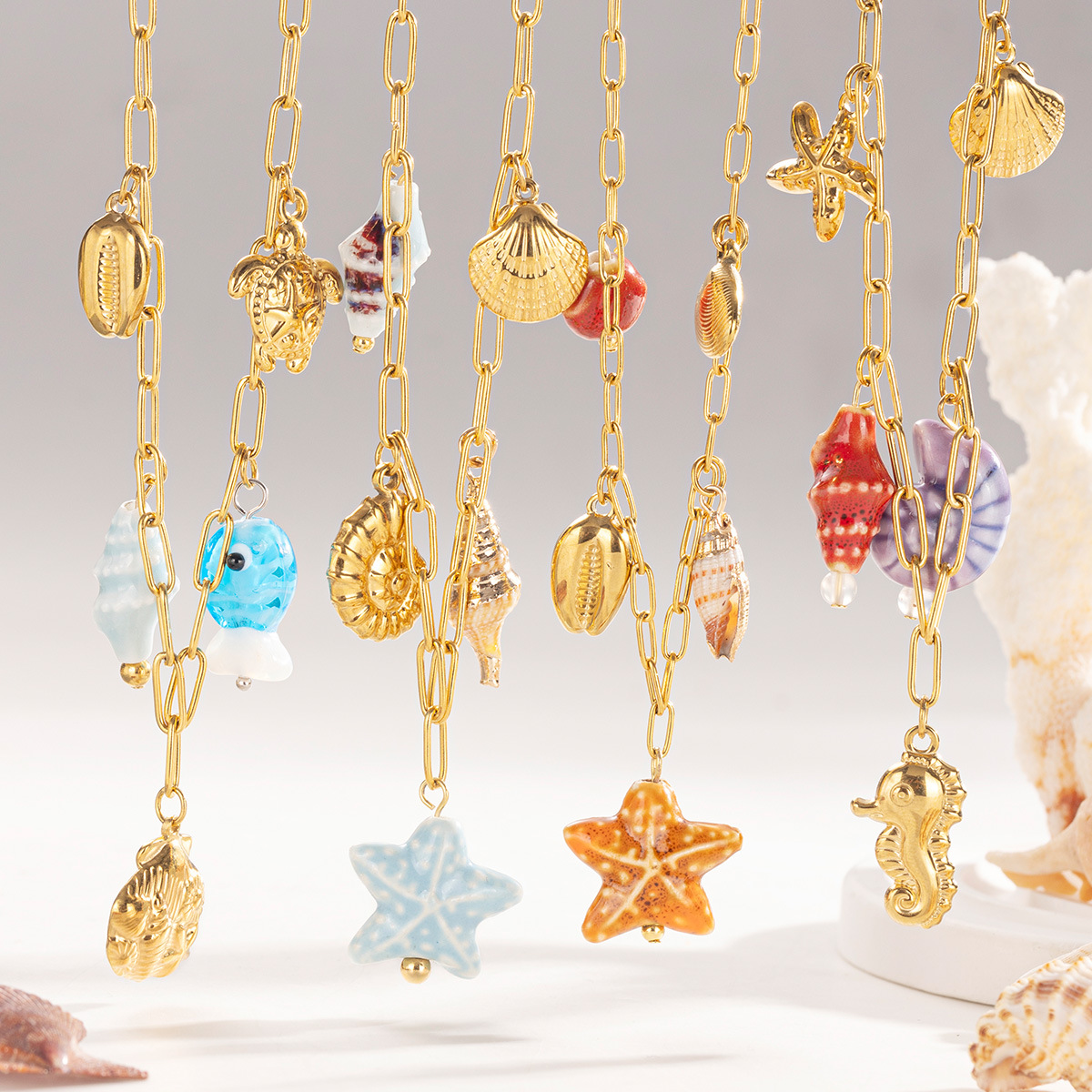 Taena Collar de acero inoxidable europeo y americano Diseño de nicho femenino Colgante de estrella de mar de cerámica Hippocampus Acero de titanio Cadena de clavícula Joyas