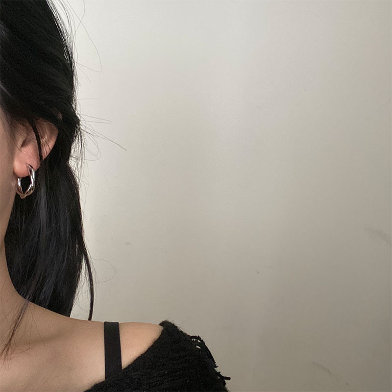 Versione coreana Anello con spirale antizanzara con impasto fritto, clip per orecchie da donna, stile 2023, orecchini di alta qualità_voghion.com